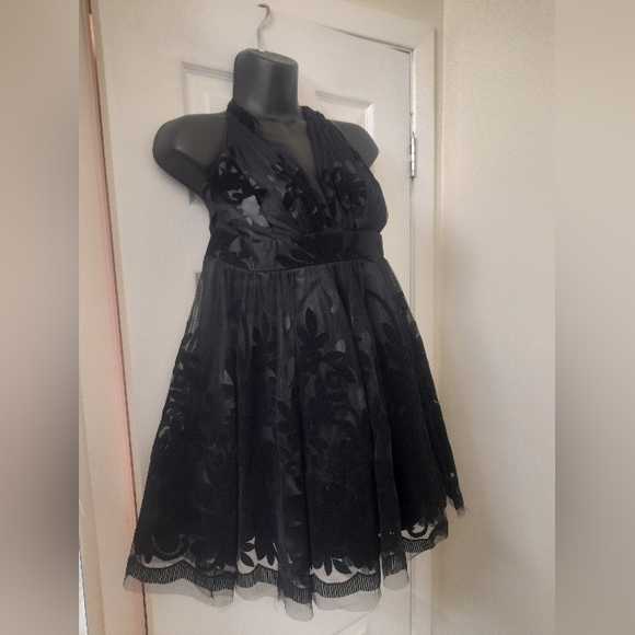 Chelsea By Honey - Flock Velvet Flower Mini Dress - SZ: XS - Black - Brand New - Picture 3 of 11